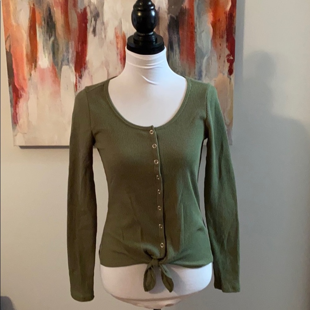 Ultra Flirt snap front top